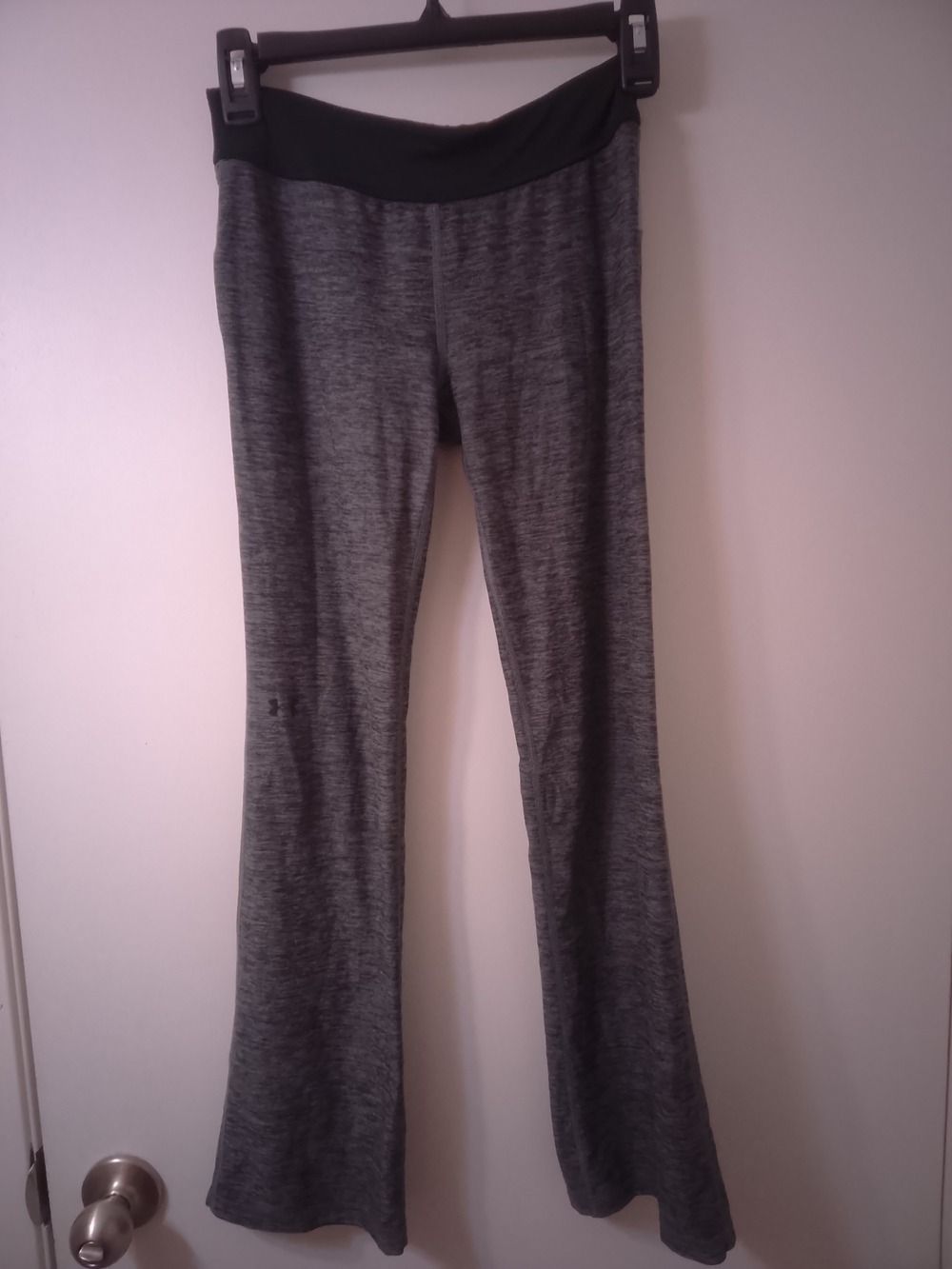 Under Armour heather grey flare yoga pants Small